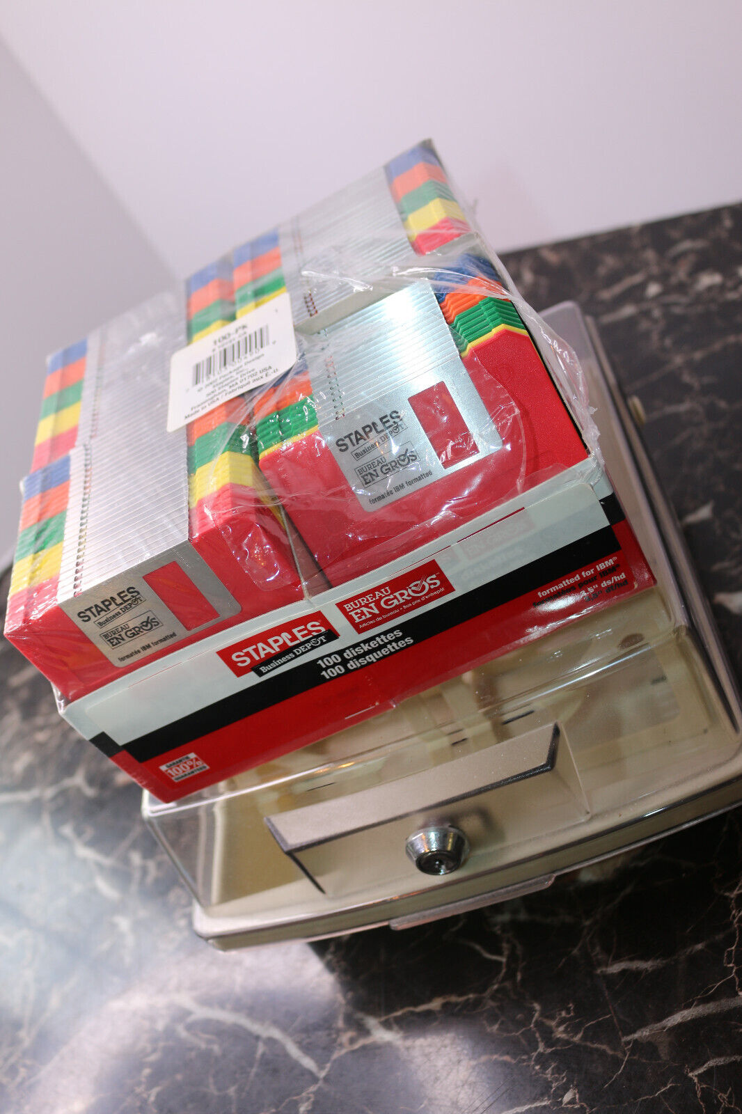 Lot Of 91/100 Bew Colored Disks Diskettes 3.5" Floppy Discs & Storagedisplaycase