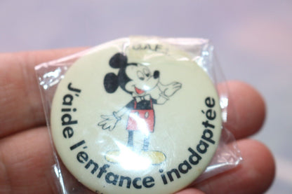 J'Aide L'Enfance Inadaptée F.Q.A.E.I. Mickey Mouse Pin Macaron Québec Vintage Qc