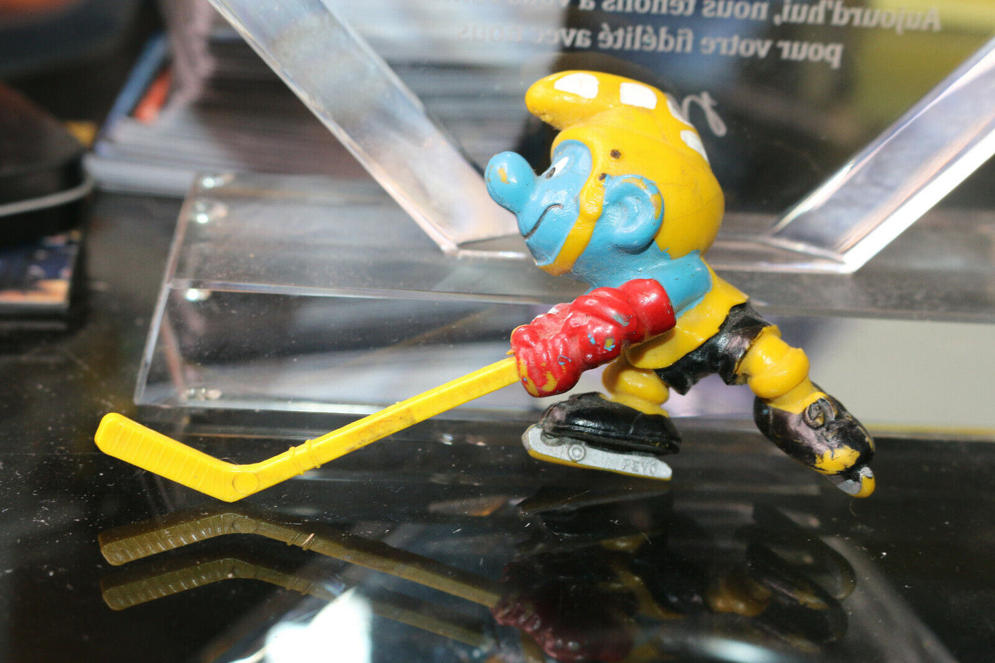 Ice Hockey Player Smurf Vtg 80’S Miniature Figure Peyo Schleich Yellow Wood