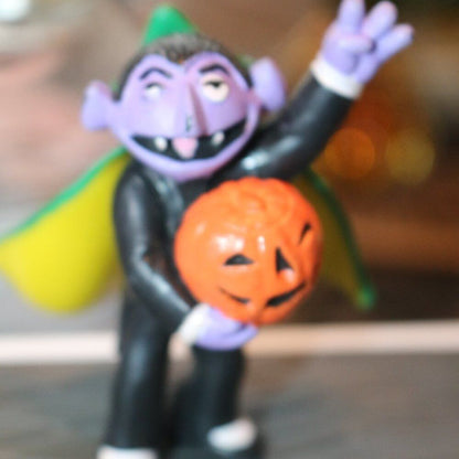 Vtg Applause Sesame Street Halloween Count Von Count Holding Pumpkin Pvc Figure