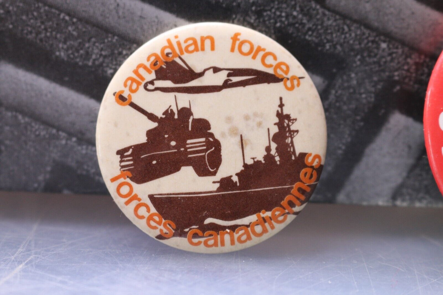 Vintage Macaron Pinback Québec Buttom Canadian Forces Canadiennes Tank Boat Army