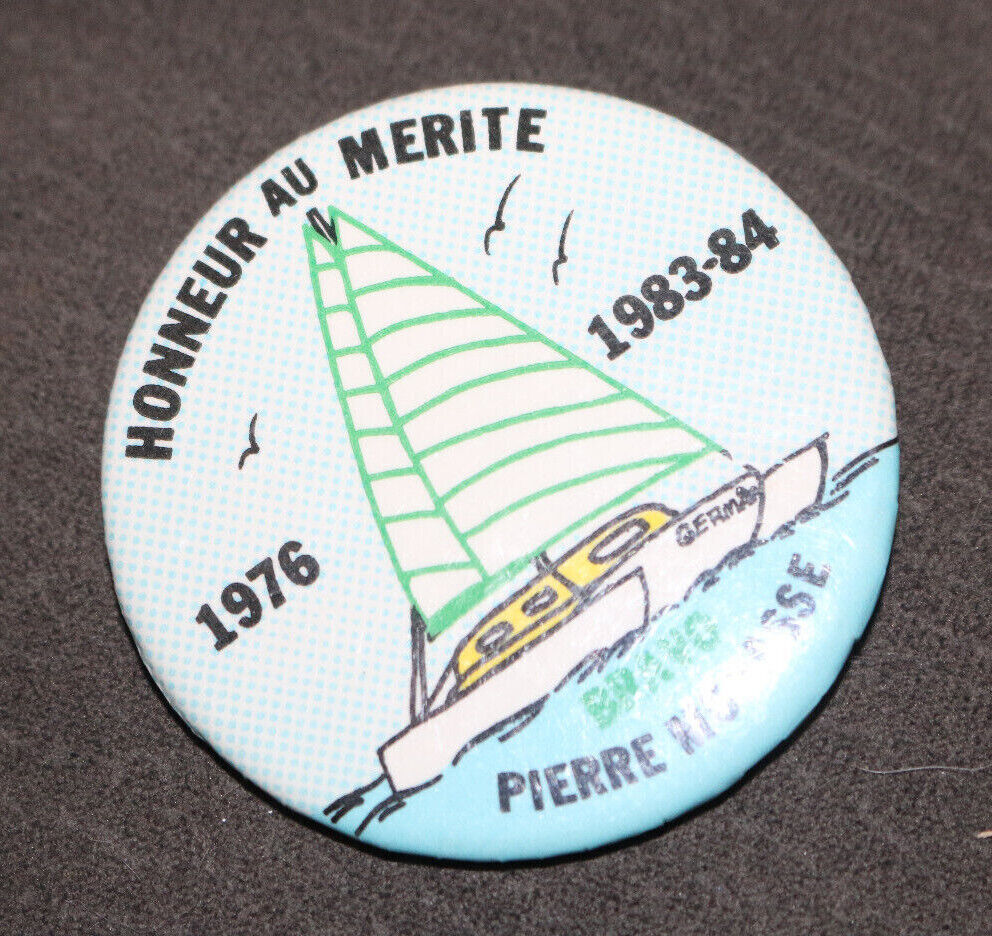 Honneur Au Merite 1976 1984 Bravo Pierre Québec Buttons Pin Back Macaron Vintage