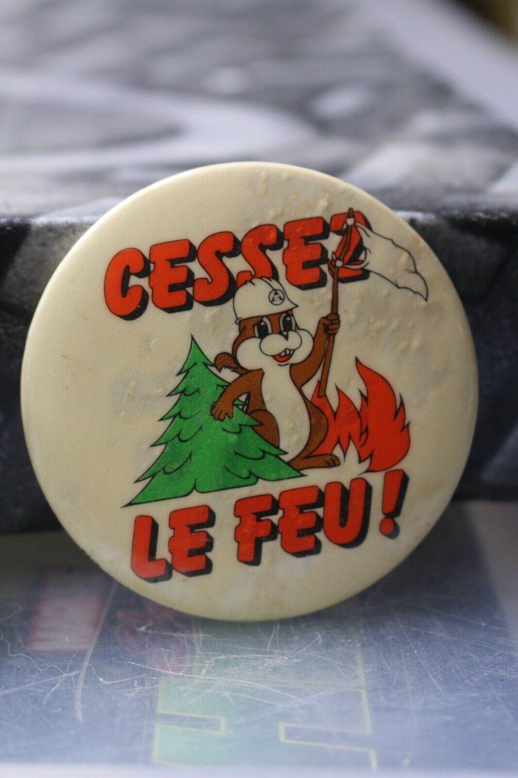 Vintage Macaron Pinback Québec Cessez Le Feu! Forest Fire Intervention Beaver