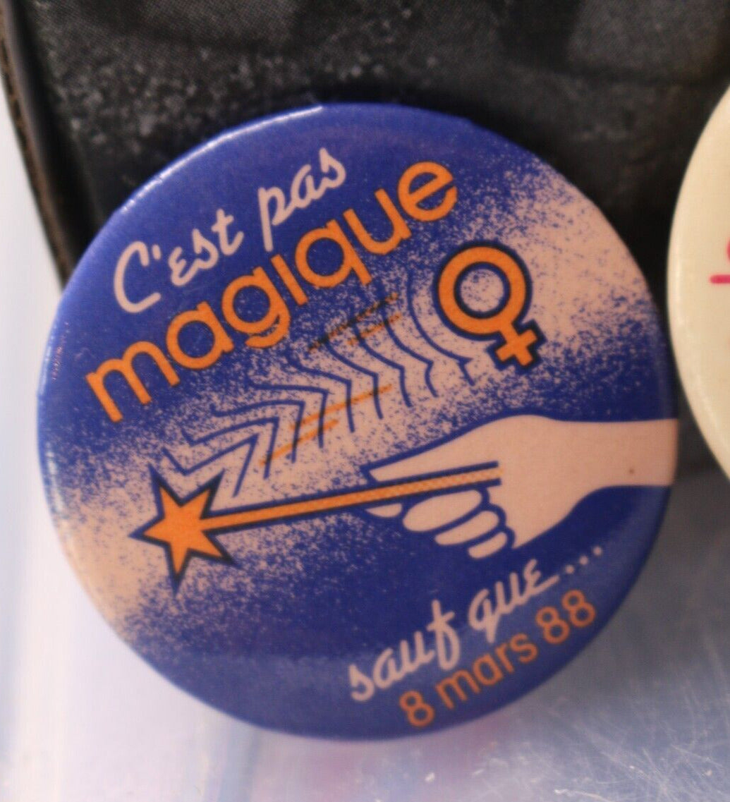 Vintage Macaron Pinback Québec C'Est Pas Magique Sauf Que Woman Femmesdroit 1988