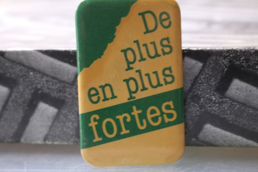 Macaron Pinback Vintage Pouvoir Aux Femmes De Plus En Plus Fortes Womans Right