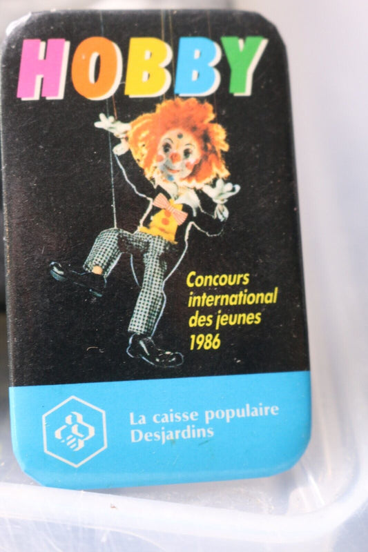 Vintage Macaron Pinback Québec Hobby Concours International Jeunes 1986Desjardin