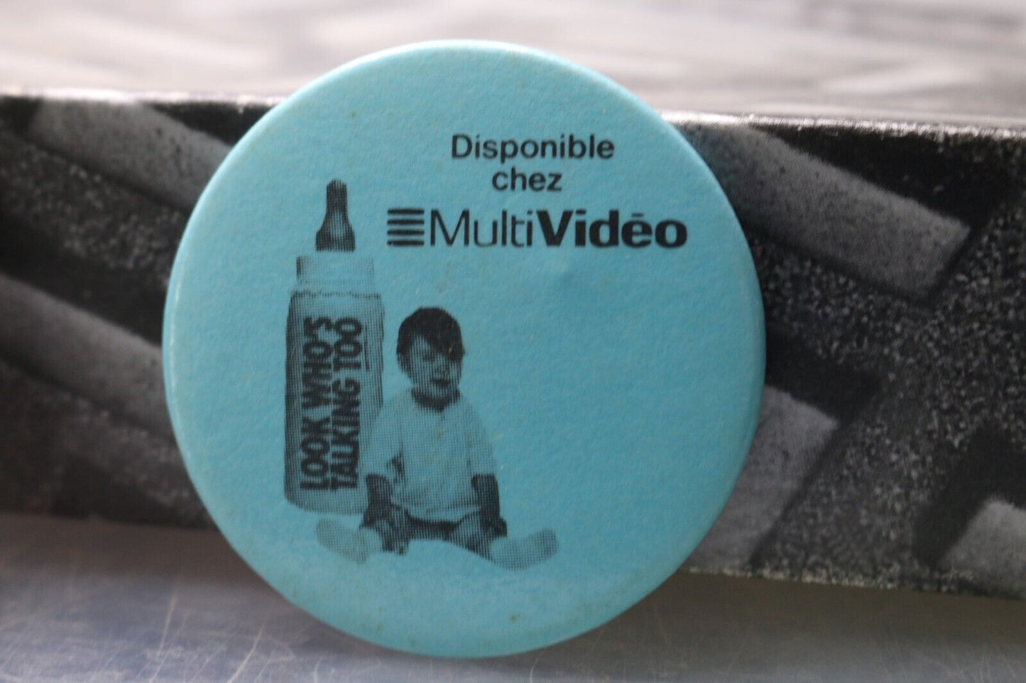 Vintage Macaron Pinback Québec Disponible Chez Multi-Vidéo Vhs Look Who'S Talkin