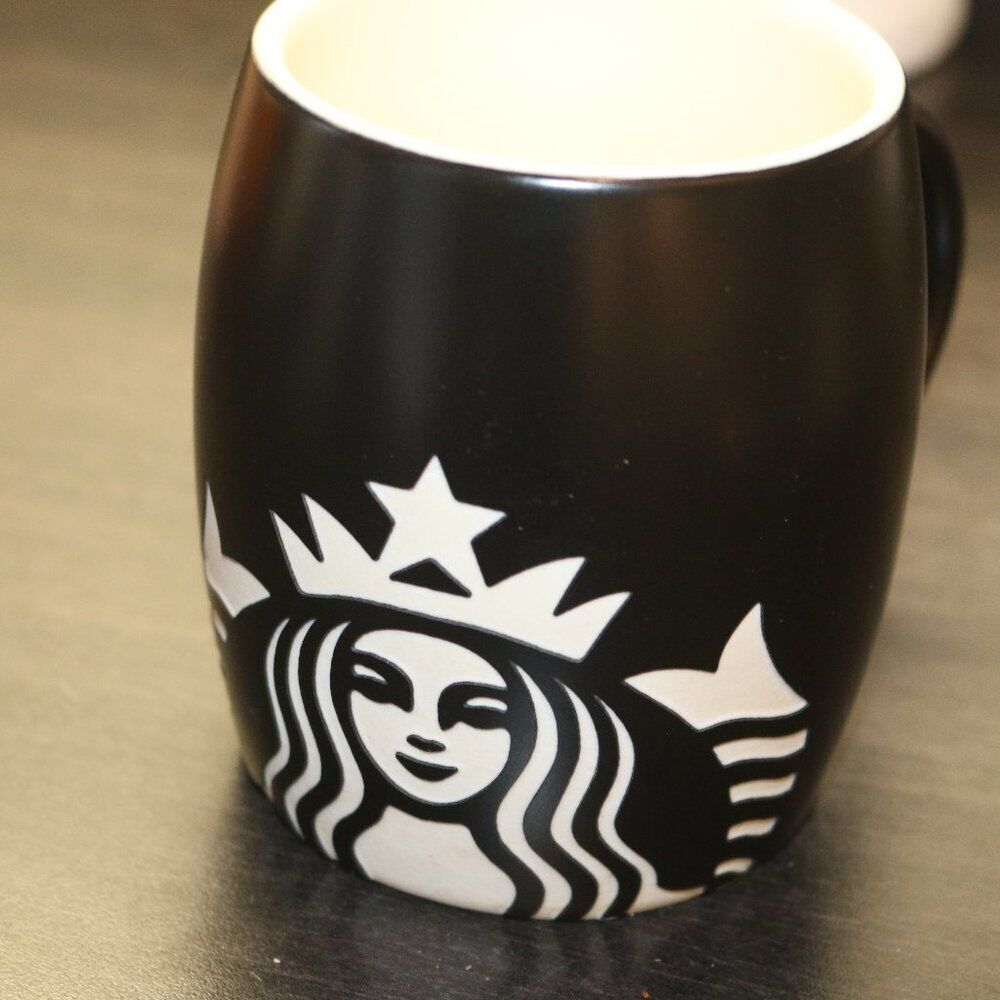 Starbucks Siren Matte Black & Ivory 2011 Etched Barrel 16Oz Mermaid Mug Limited