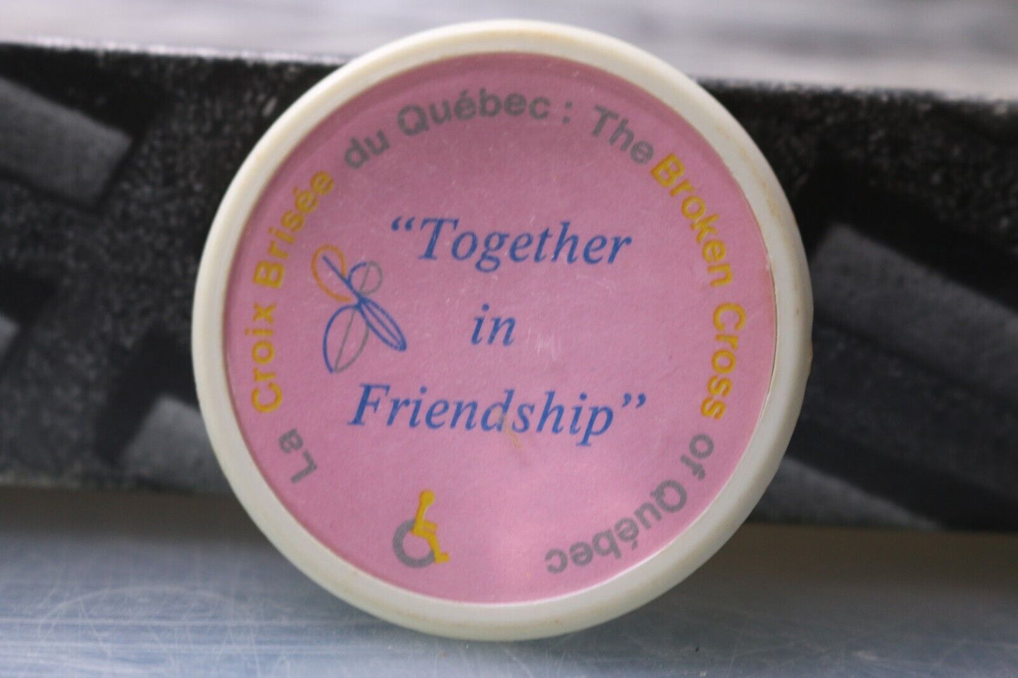 Vintage Macaron Pinback Québec Together In Friendship Lacroix Brisée Brokencross