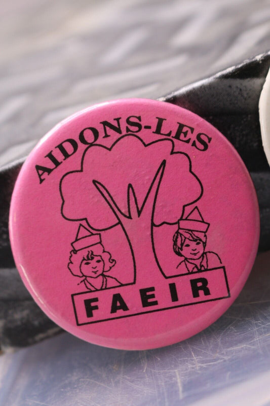 Vintage Macaron Pinback Québec Aidons-Les Faeir Pink Rose En Noir Enfants