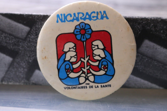 Macaron Pinback Nicaragua 1981 Volontaires De La Santé Vintage Travel