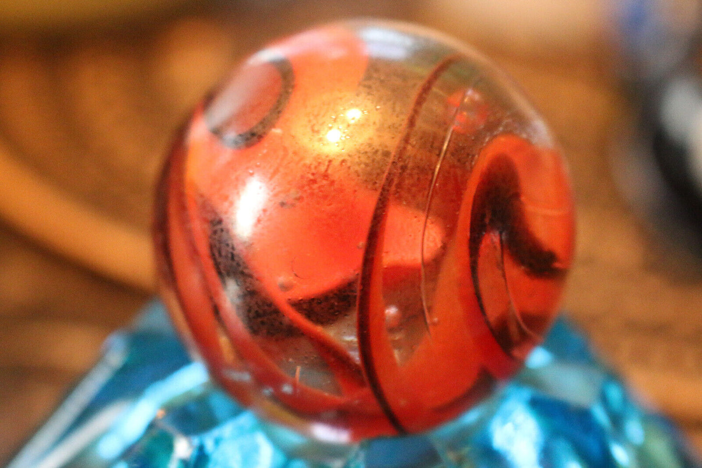 Velliglas Wire Pull Shooter Marble Red Big One. Measures Approx 5Cm 2 Colors.