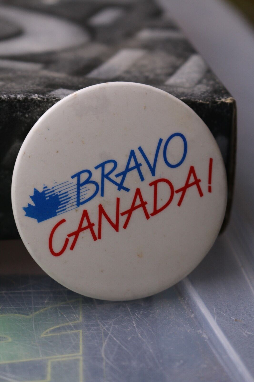 Vintage Macaron Pinback Québec Bravo Canada! White Buttom Politic Politique