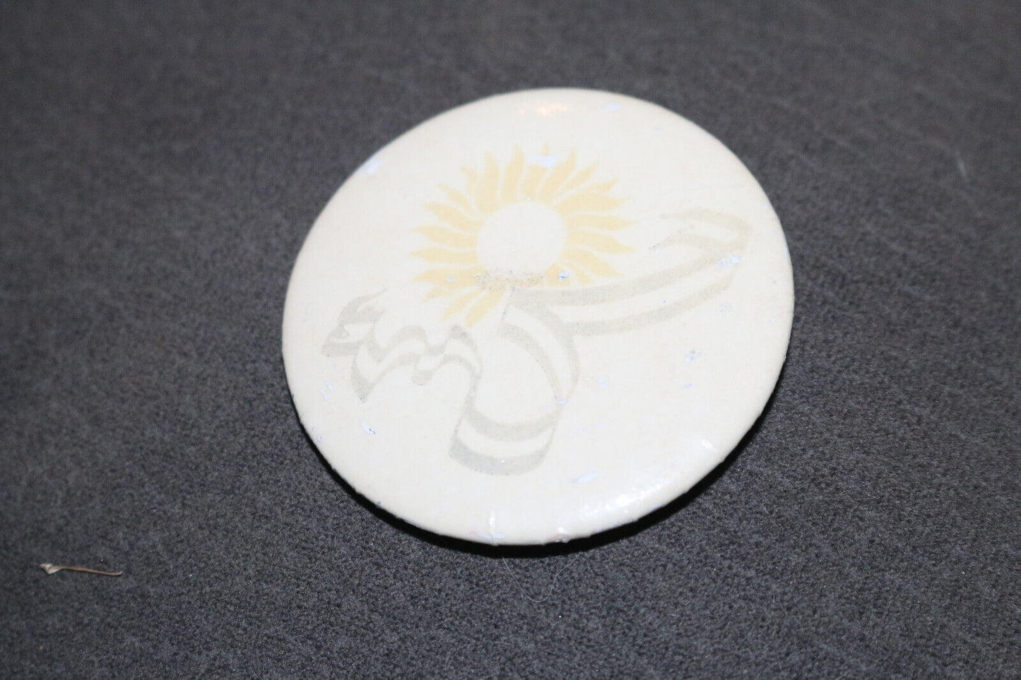 Sun Soleil Fondation Buttons Pin Back Macaron Vintage Canada #1