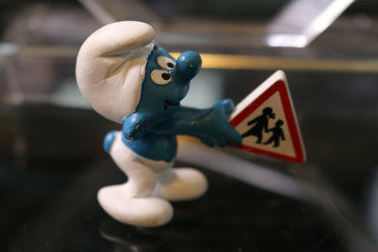 Traffic Sign Smurf - 20155 - Smurfs Vintage 1983 Schleich Peyo 2" Pvc Figure Toy