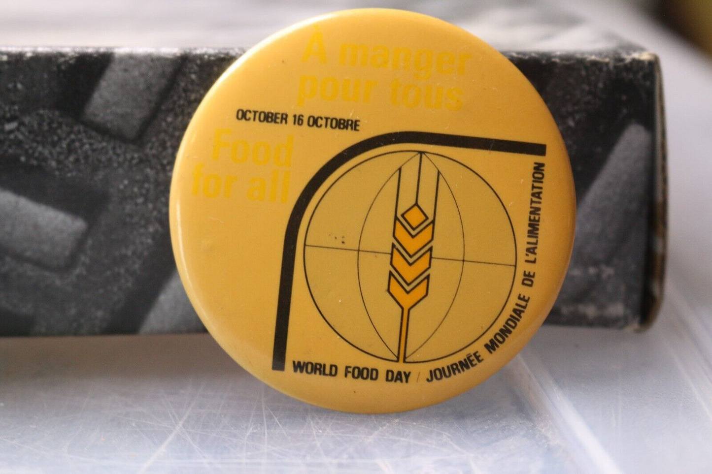 Vintage Macaron Pinback Québec Buttom World Food Day Yellow Journée Mondiale Blé