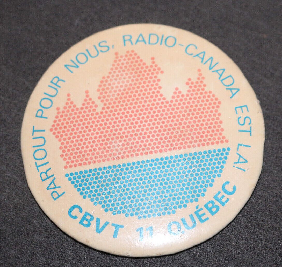 Radio-Canada Est Là! Cbvt 11 Québec Buttons Pin Back Macaron Vintage