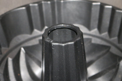 Nordic Ware Cast Aluminum Nonstick Heritage Bundt Pan Mold Design Rare