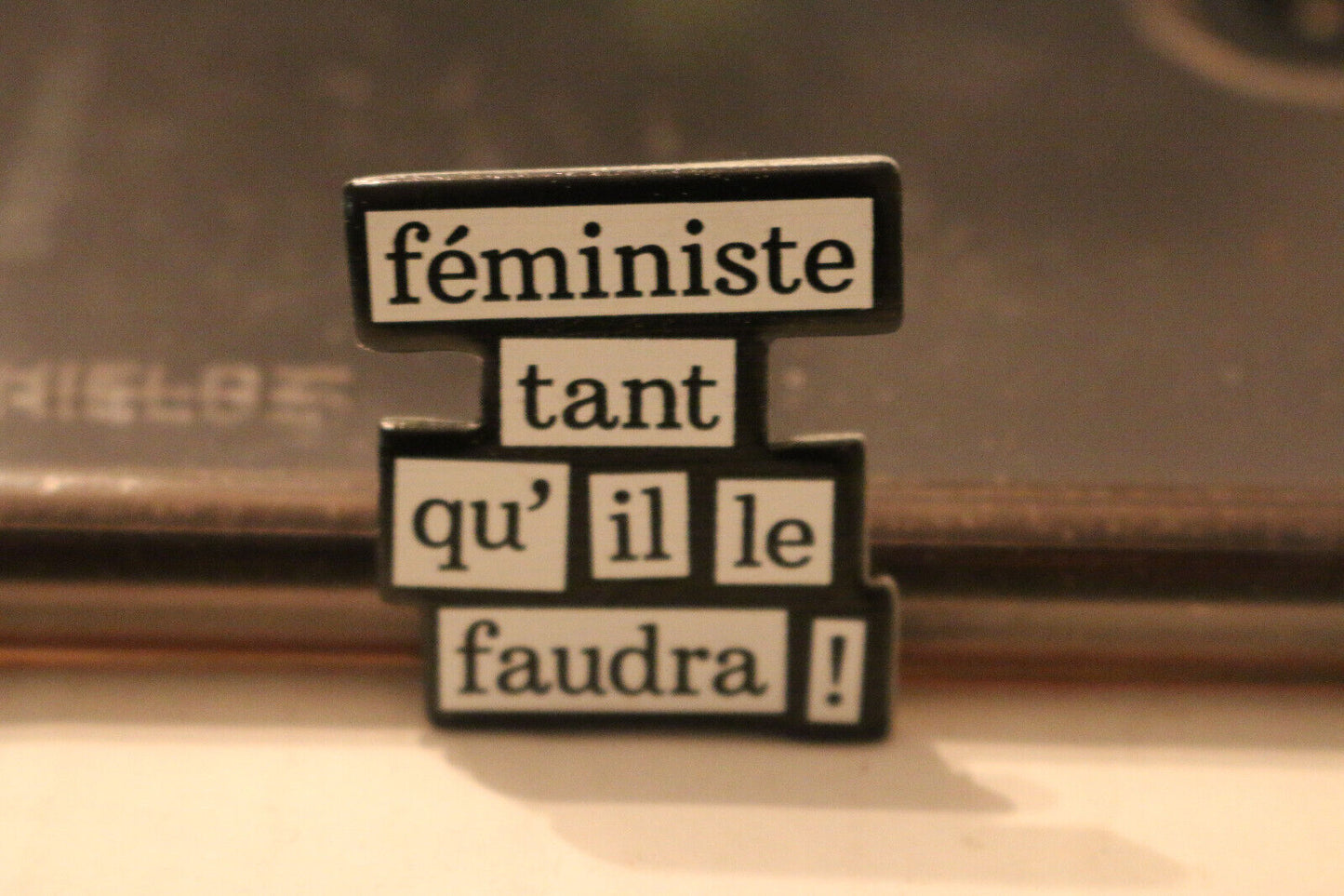 Pin Féministe Tant Qu'Il Le Faudra Québec Canada Collection De Pinback Femme