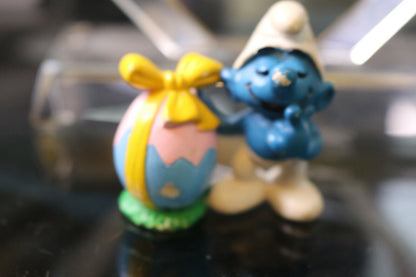 Smurfs 20490 Easter Egg Yellow Ribbon Smurf Rare Vintage Pvc Figurine Peyo Toy