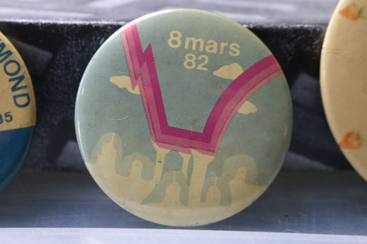 Vintage Macaron Pinback Québec 8Mars 1982 Pouvoir Aux Femmes Solidarités Féminin