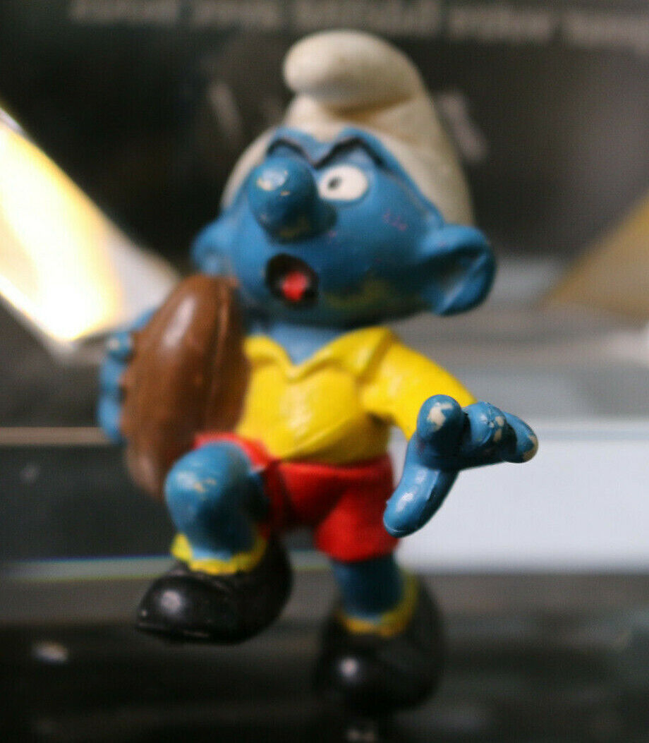 Smurfs 20065 Rugby Smurf Football W Berrie Vintage Figure Toy Pvc Figurine 80S