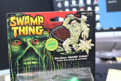 1990 Kenner Swamp Thing Bio-Glow With Action Arm Swing Ax And Mace Moc Glows!