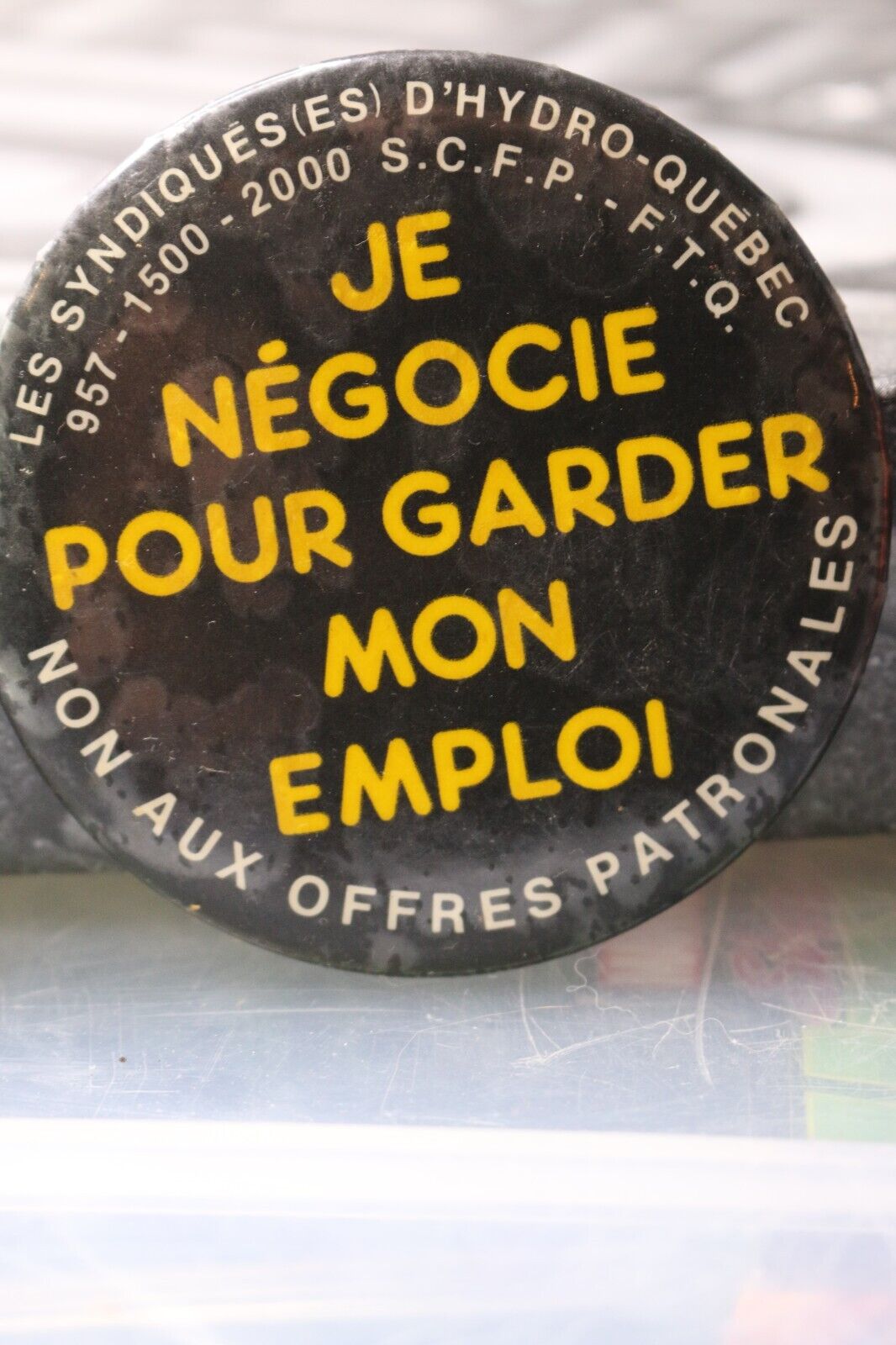 Vintage Macaron Pinback Québec Je Négocie Pour Garder Mon Emploi Hydro-Québec