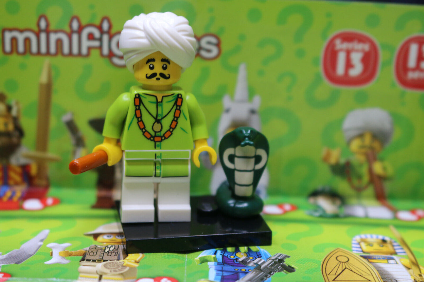 Lego ® - Collectible Minifigures: Series 13-Snake Charmer Figurine (Col13-4)