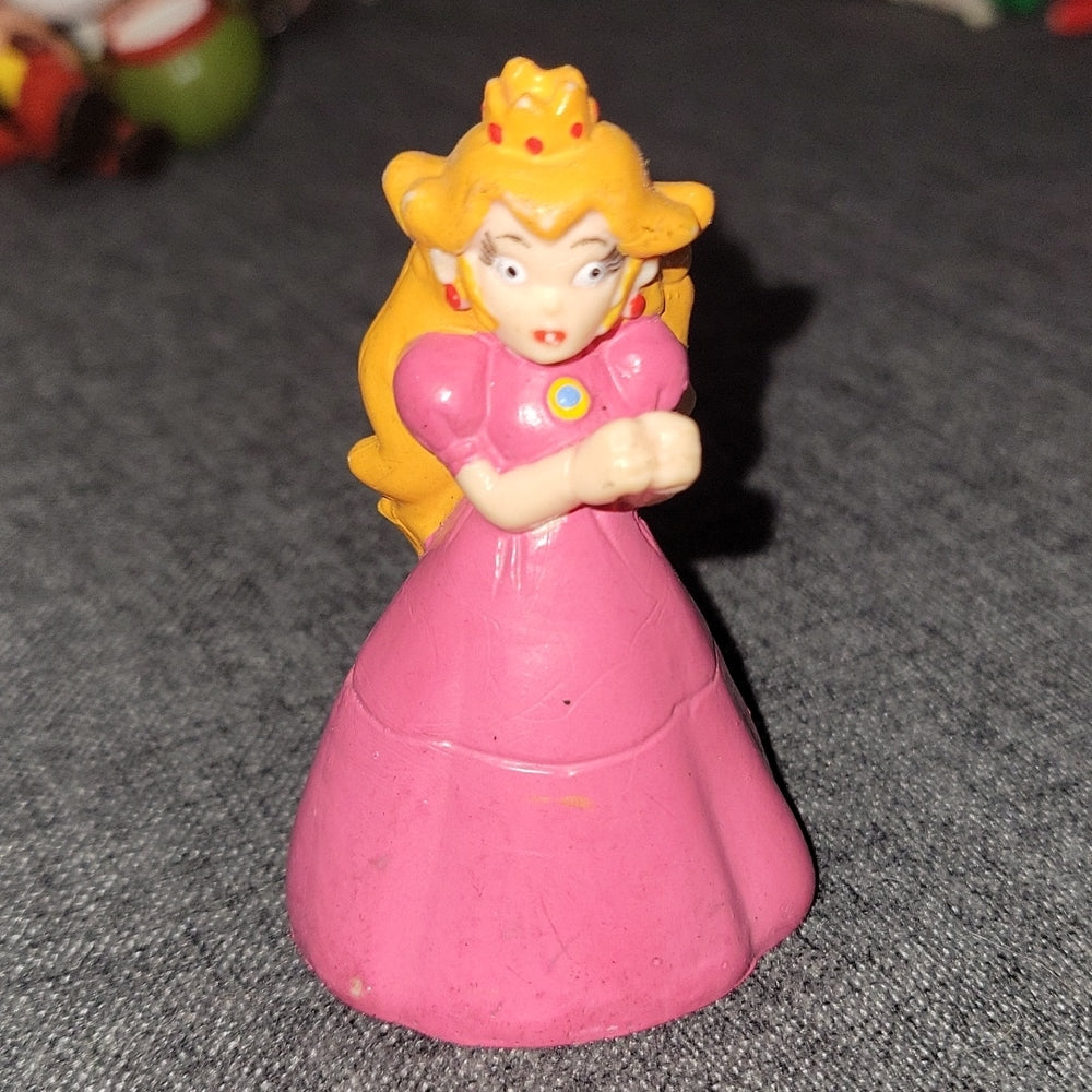 Princess Peach 2.5 Inch Tall Applause Figure Nintendo Super Mario 1989