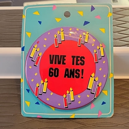 Contenova Greeting Battons Macarons Vive Tes 60 Ans! Party Surprise Pinback Vtg