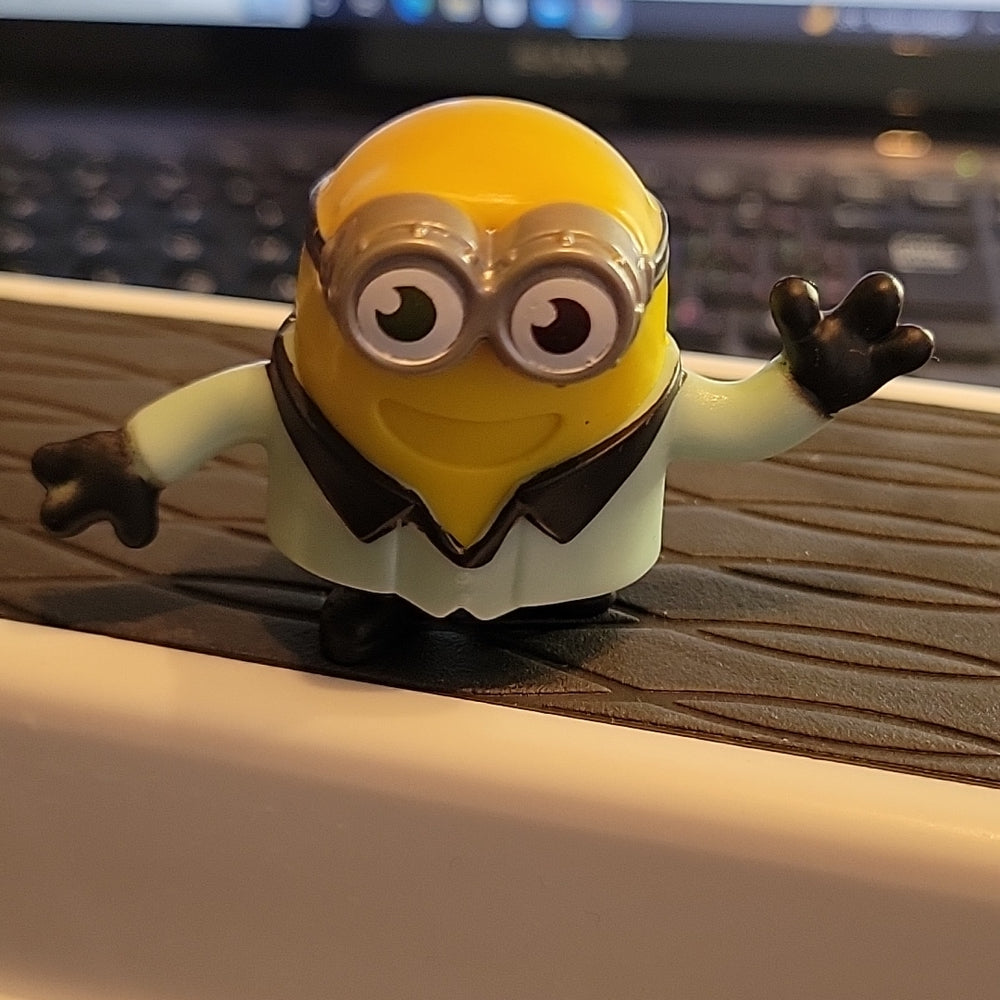 Mcdonald'S Minion From Despicable Me Movie Bob Figure Pvc 2.75" In Happy Meal To