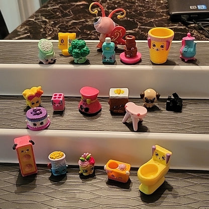 Lot Of Shopkins Mini Figures Toys Collectible Mixed Series 17 Differents Cuties