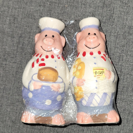 Salt & Pepper Shaker Duo Of Pigs Statue Figures 1Cup Cook Center Table