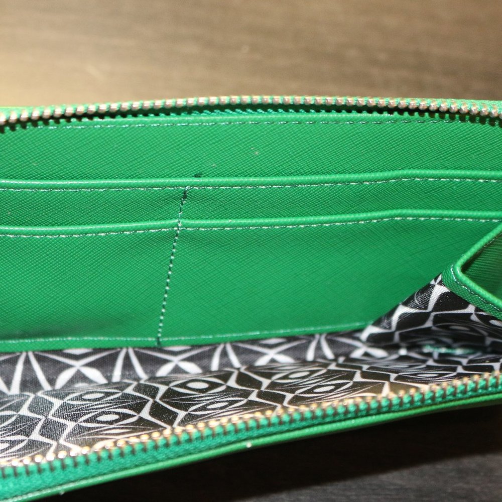 Tupperware Logo Consultant Award Wallet Green Zip Vegan Leather