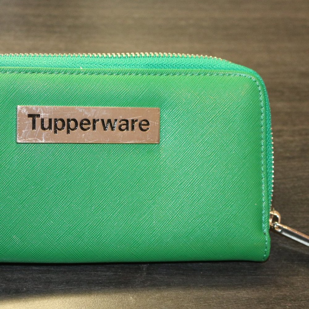 Tupperware Logo Consultant Award Wallet Green Zip Vegan Leather
