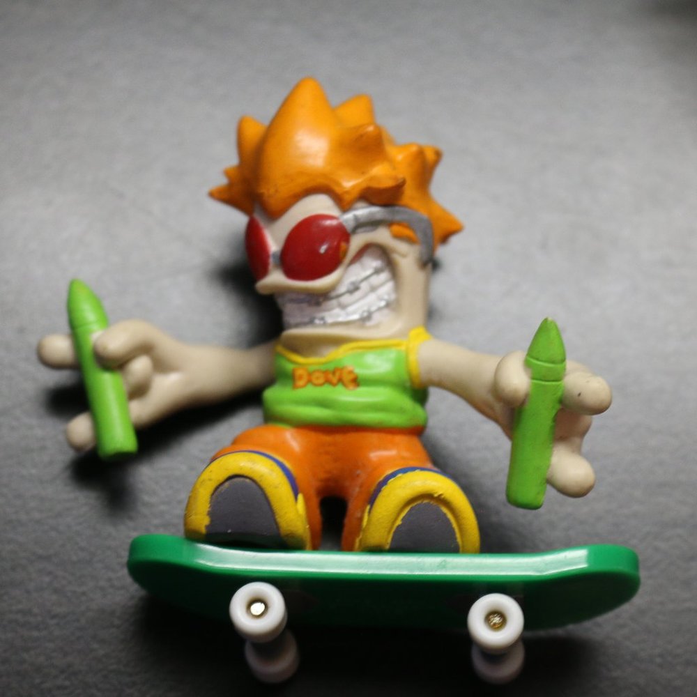 Tech Deck Dudes Dave 2004 Evolution Figure W/ Magnetic Skateboard Toy