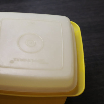 1330 Tupperware Pick-A-Deli Pickle Keeper 1Qt Container Yellow W/Clear Seal