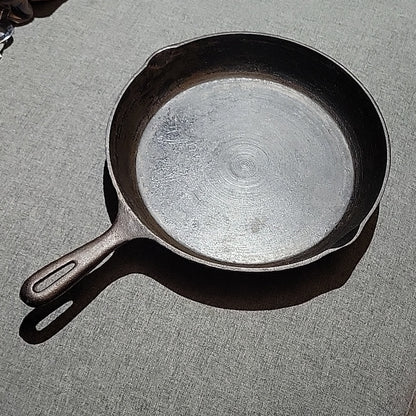 Cast Iron Skillet 6 1/2” Made in Taiwan Double Spout