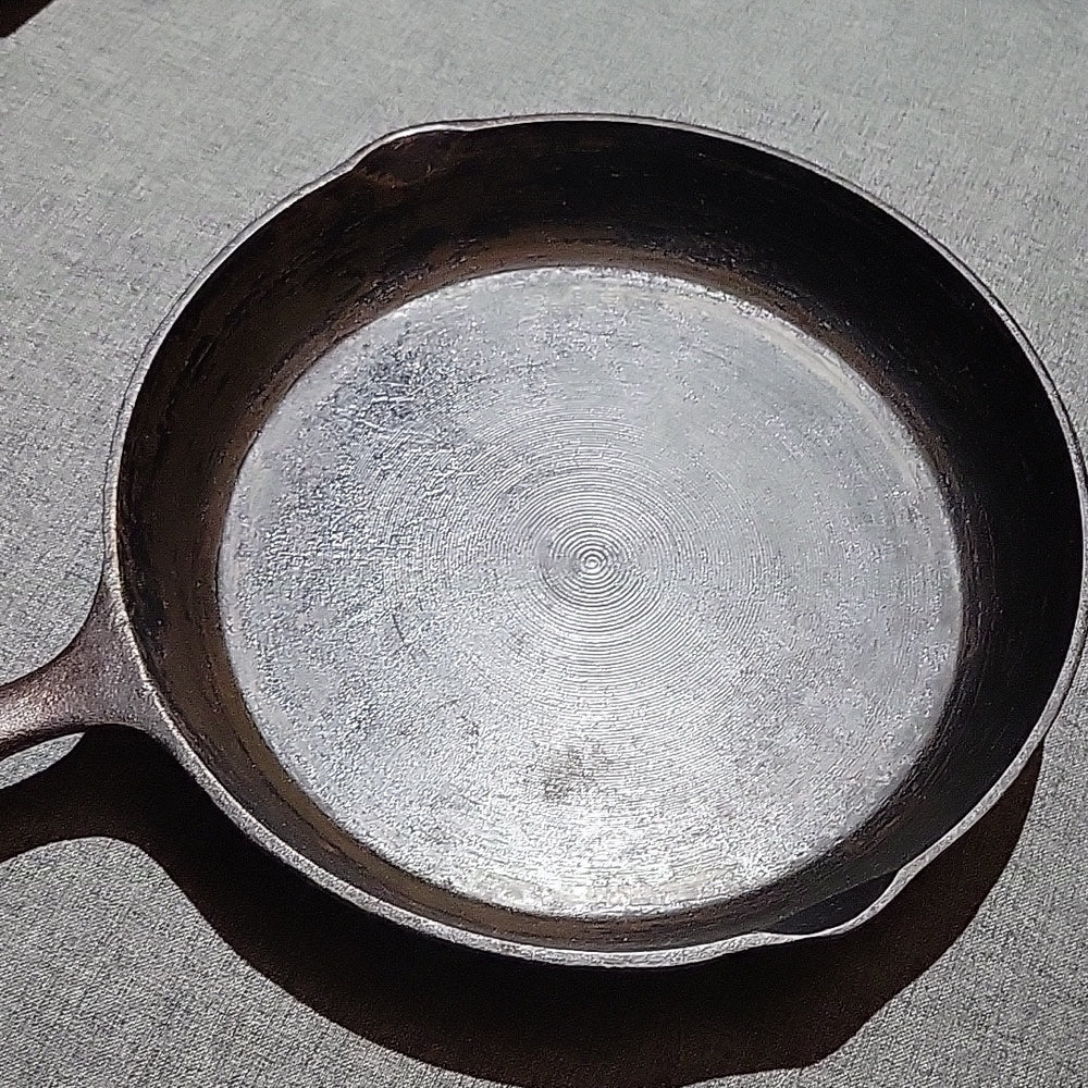 Footed Skillet, Number 8, 10 Inch Cast Iron Pan, Footed Pan With Lid,  Antique Iron Pan, Vintage Cast Iron, Antique Footed Cast Iron Pot 