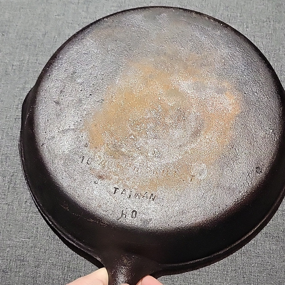 Vintage Cast Iron Skillet 10 1/2 Inch Made In Taiwan Double Spout