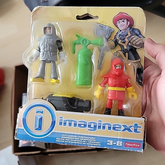 Imaginext City Airport Firefighters Figures Fisher Price 3 - 8 Squirts Water