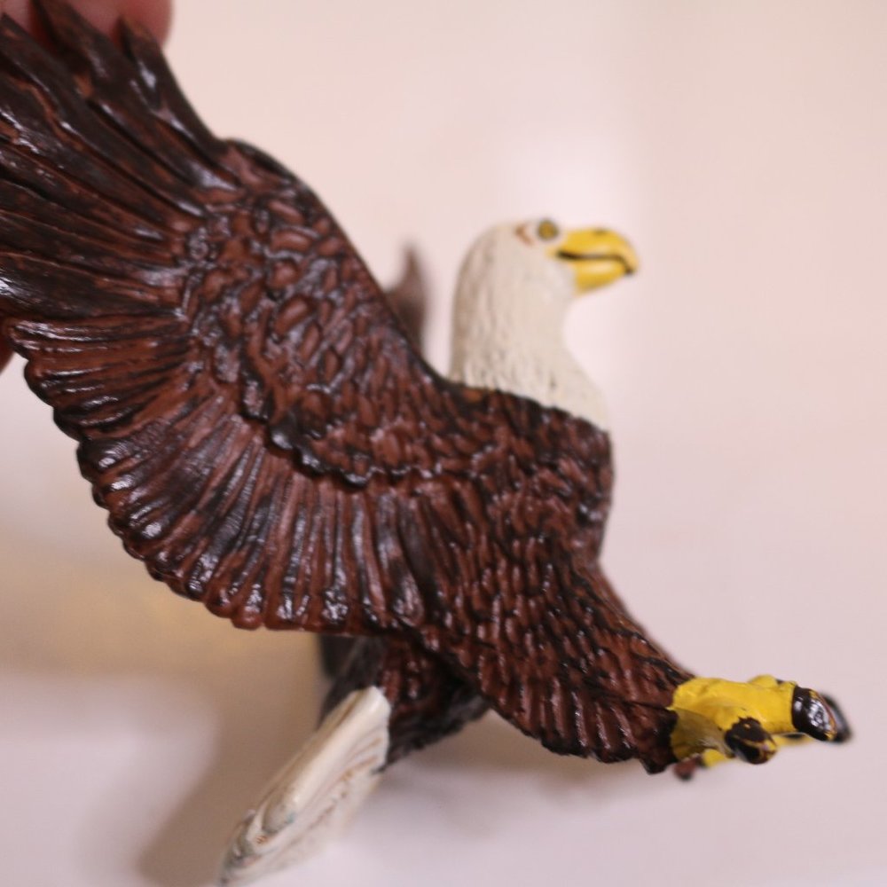 Safari Ltd Bald Eagle Figure Bird Animal Figurine Toy 1997