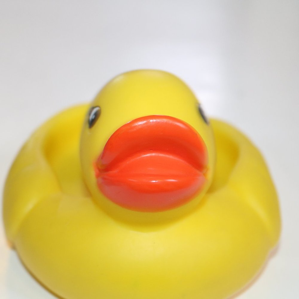 Floating Bath Tub Toy Rubber Duck Figure Bathtub