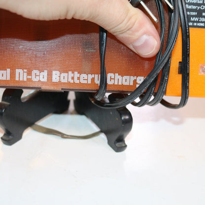 Phillips Universal Ni-Cd Battery Charger Mw398