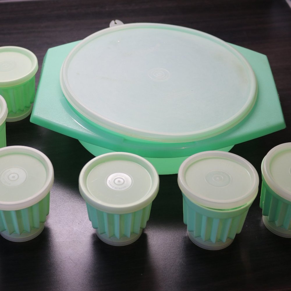 Vtg Tupperware Jadeite Green Bowl With Lid 786-6 Seal Lid 230-3 No Grater & More